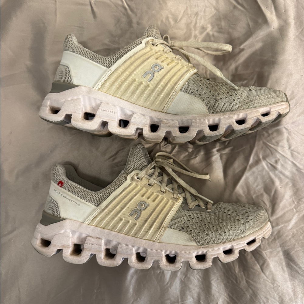 ON Running Cloudstratus Sneakers in Gray and Cream